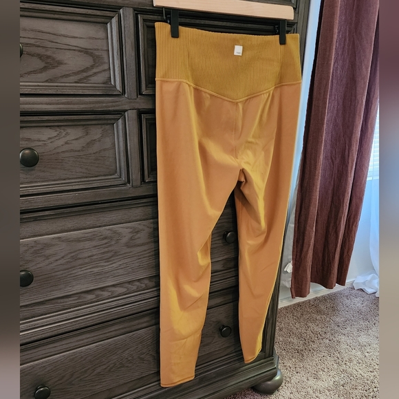 Vuori Ribbed Studio Dark Mustard Golden leggings - Picture 9 of 12